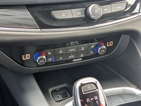 Used 2021 Buick Enclave Premium w/ Sun and Sites Package image 29