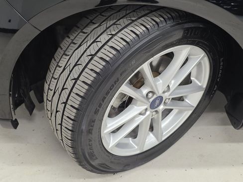 Used 2018 Ford Focus SE w/ Cold Weather Package image 38