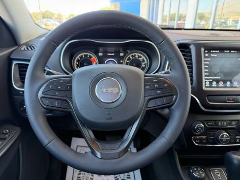 Used 2022 Jeep Cherokee Trailhawk w/ Comfort/Convenience Group AWD/4WD image 17