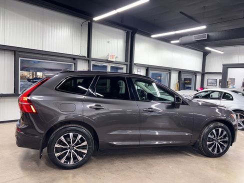 Used 2024 Volvo XC60 B5 Core w/ Climate Package image 11