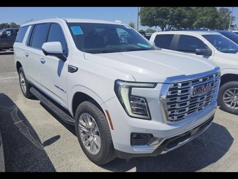Used 2026 GMC Yukon XL Denali RWD image 3