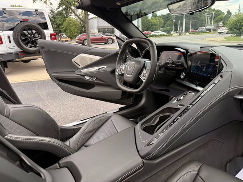 Used 2024 Chevrolet Corvette Stingray Preferred Cpe w/ Battery Protection Package RWD image 25