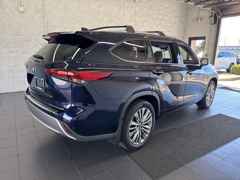 Used 2022 Toyota Highlander Platinum image 8