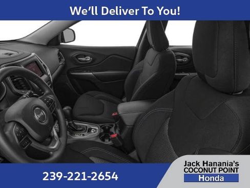 Used 2019 Jeep Cherokee Overland w/ Technology Group AWD/4WD image 12