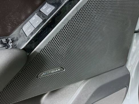 Used 2026 Land Rover Range Rover Velar Dynamic SE image 21