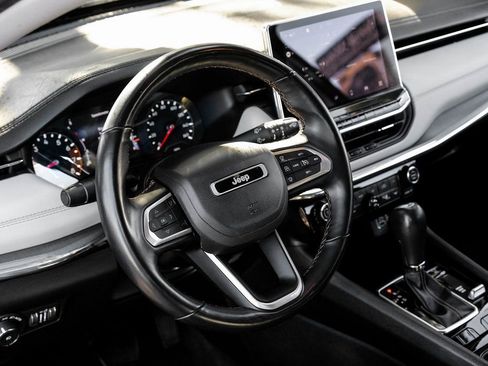 Used 2022 Jeep Compass Limited image 4