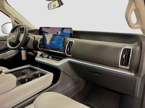 New 2025 Ford Expedition Platinum w/ Platinum Ultimate Package image 32