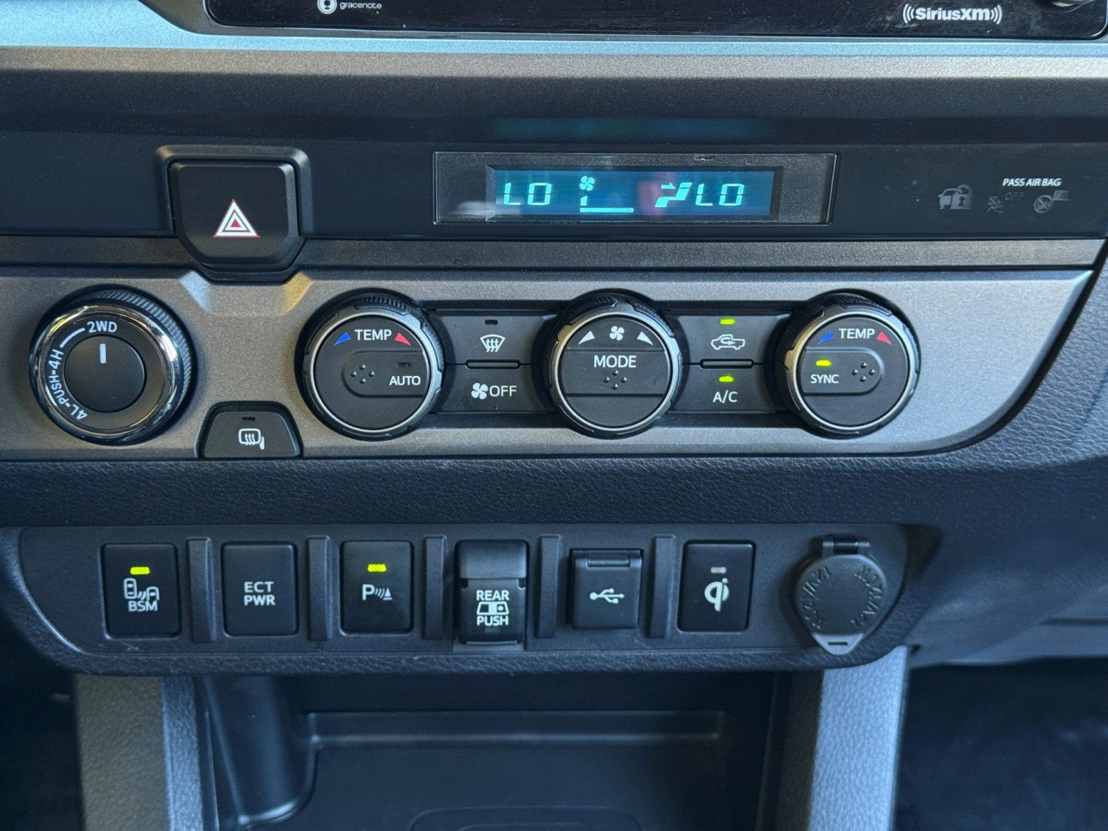 Used 2021 Toyota Tacoma TRD Off-Road w/ Technology Package AWD/4WD image 23