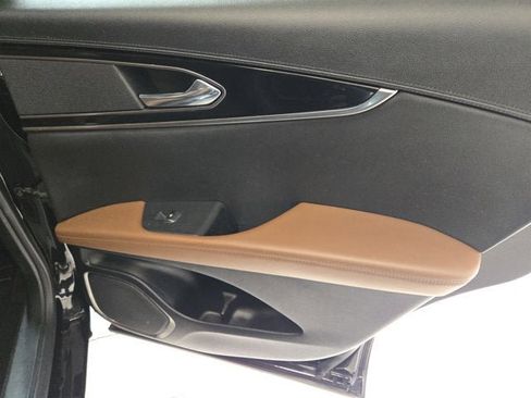 Used 2022 Lincoln Nautilus Reserve image 6