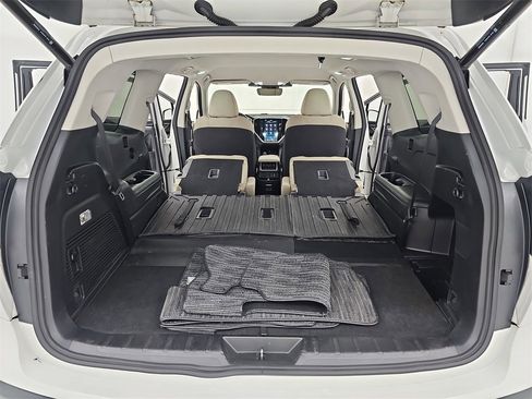Used 2023 Subaru Ascent Premium w/ Convenience Package image 18