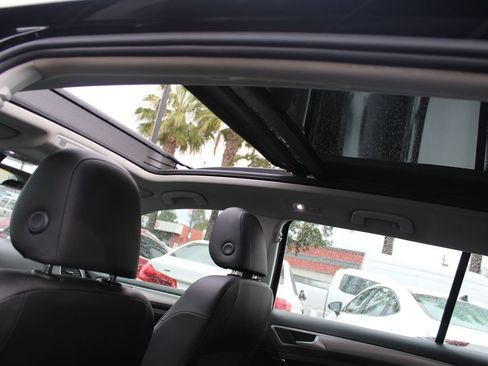 Used 2017 Volkswagen Golf SE image 26