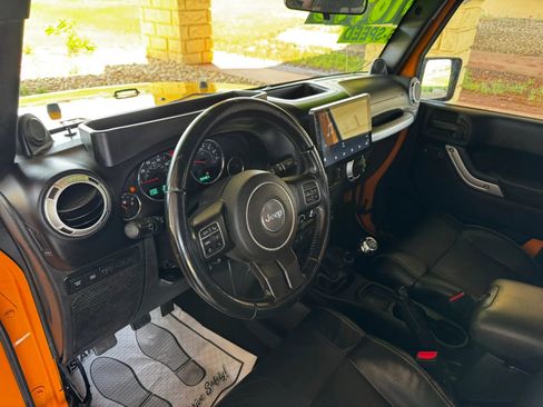 Used 2012 Jeep Wrangler Unlimited Rubicon w/ Dual Top Group image 13