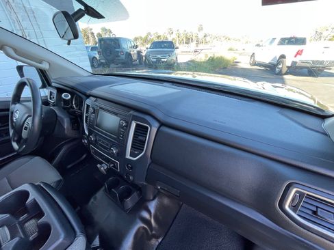 Used 2019 Nissan Titan S image 20