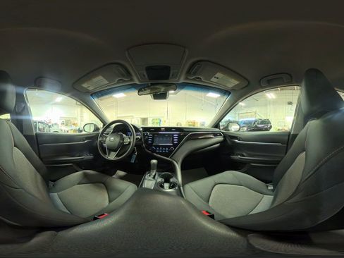 Used 2018 Toyota Camry LE FWD image 43