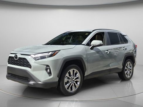 Used 2023 Toyota RAV4 XLE Premium FWD image 9