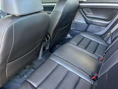 Used 2010 Volkswagen Jetta Limited Edition w/ California Edition Pkg FWD image 4