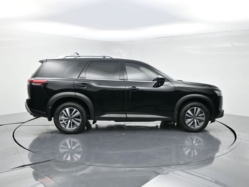 Used 2025 Nissan Pathfinder SL image 4