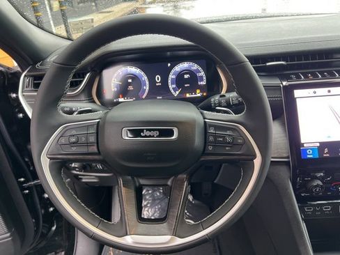 New 2025 Jeep Grand Cherokee Limited image 9