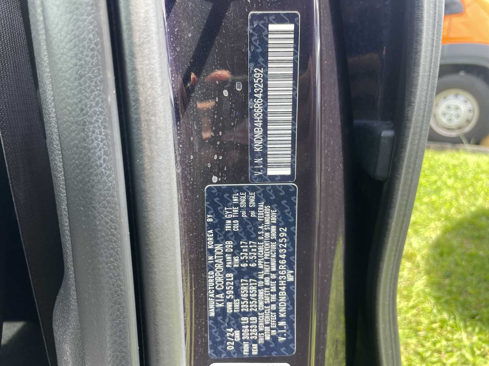 Used 2024 Kia Carnival LX FWD image 25