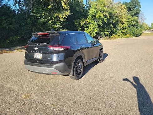 Used 2023 Nissan Rogue S AWD/4WD image 16