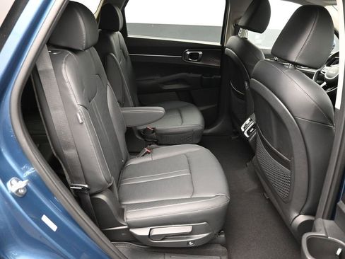 Certified 2025 Kia Sorento EX image 26