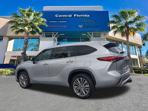 Used 2021 Toyota Highlander Platinum FWD image 7