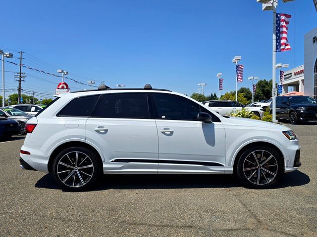 Used 2021 Audi SQ7 Prestige w/ Prestige Package AWD/4WD image 7