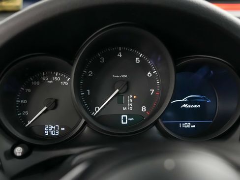 Certified 2026 Porsche Macan AWD/4WD image 26