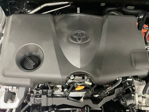 Used 2025 Toyota Camry LE w/ Convenience Package image 28