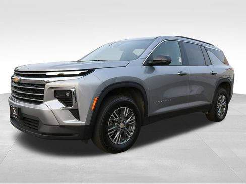 Used 2024 Chevrolet Traverse LT AWD/4WD image 2