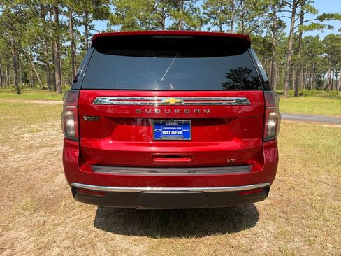 Used 2023 Chevrolet Suburban LT w/ Luxury Package AWD/4WD image 4