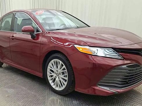 Certified 2018 Toyota Camry XLE image 5