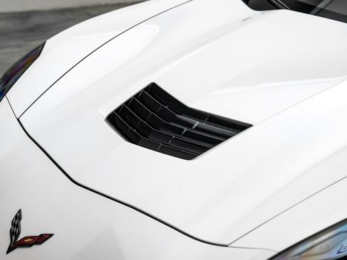 Used 2016 Chevrolet Corvette Stingray Coupe w/ Carbon Flash Badge Package RWD image 39