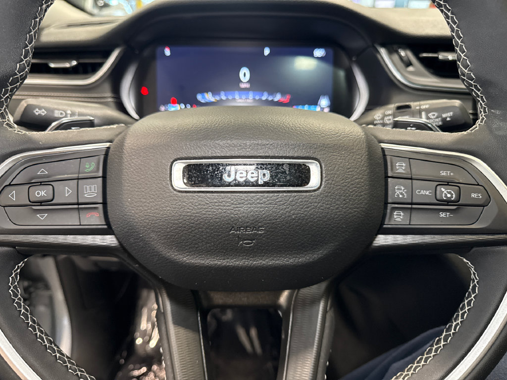 Used 2023 Jeep Grand Cherokee Laredo X AWD/4WD image 20