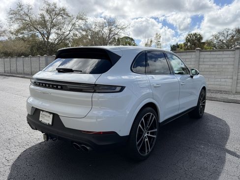 Certified 2024 Porsche Cayenne S image 6