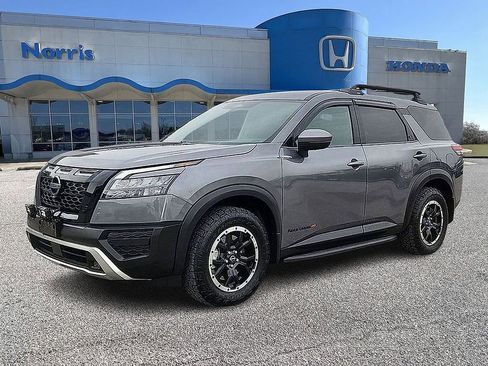 Used 2025 Nissan Pathfinder Rock Creek image 2