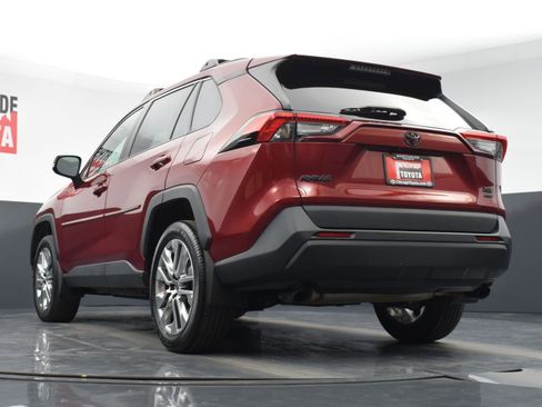 Used 2023 Toyota RAV4 XLE Premium image 30