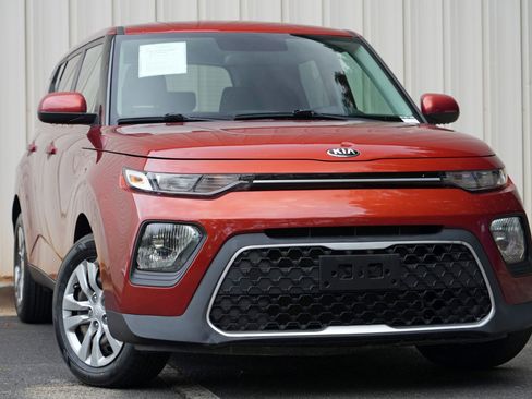 Used 2021 Kia Soul LX FWD image 2