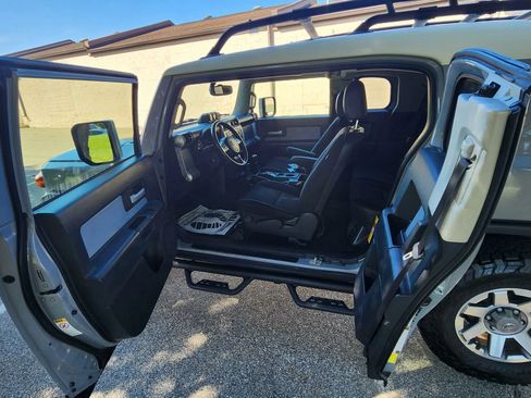 Used 2014 Toyota FJ Cruiser 4WD w/ Upgrade Package image 16