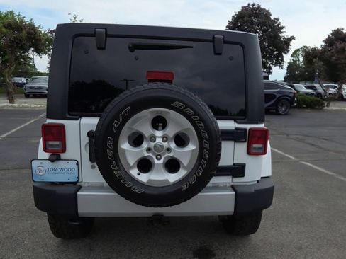 Used 2013 Jeep Wrangler Unlimited Sahara AWD/4WD image 7
