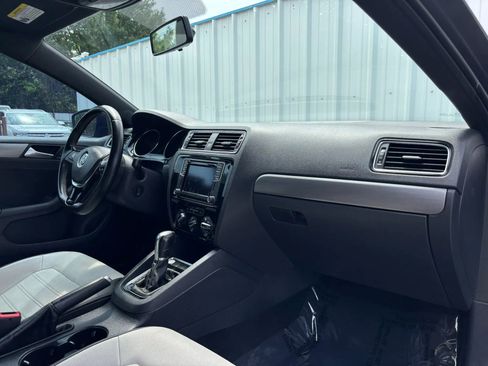 Used 2016 Volkswagen Jetta Sport FWD image 18
