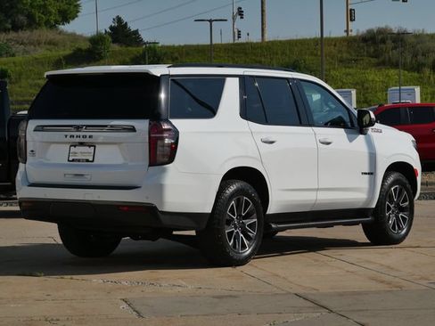 Used 2022 Chevrolet Tahoe Z71 w/ Luxury Package AWD/4WD image 7