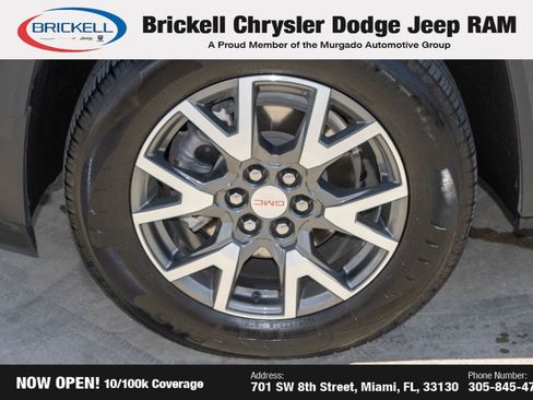 Used 2023 GMC Acadia SLE image 36