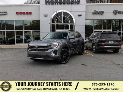 Used 2025 Volkswagen Atlas SE w/ Black Wheel Package