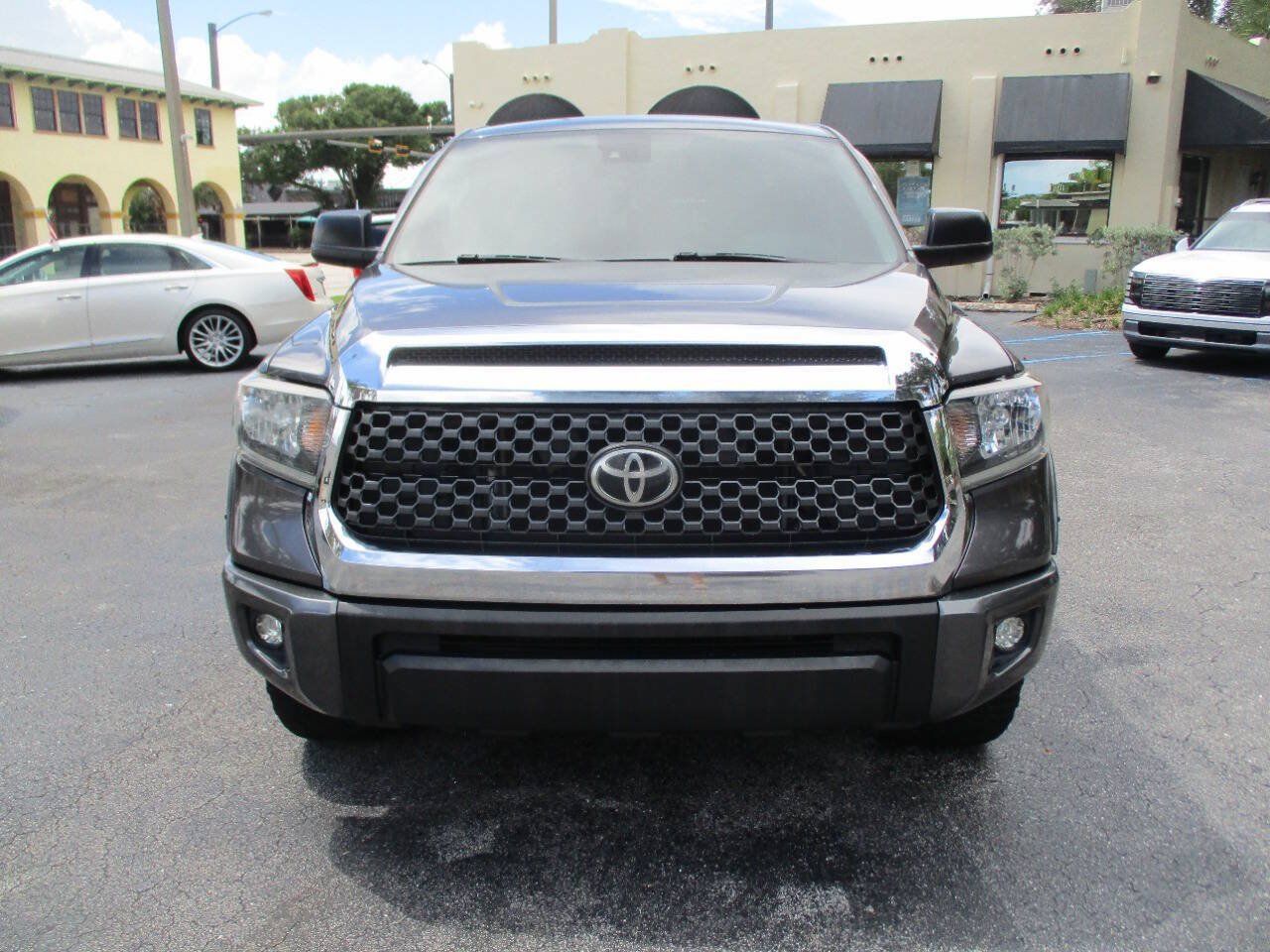 Used 2020 Toyota Tundra SR5 w/ SR5 Upgrade Package AWD/4WD image 7