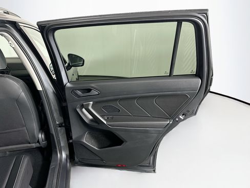 Used 2024 Volkswagen Tiguan SE image 29