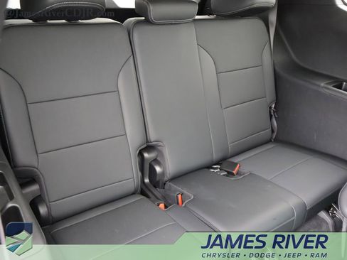 Used 2025 Buick Enclave Preferred image 13