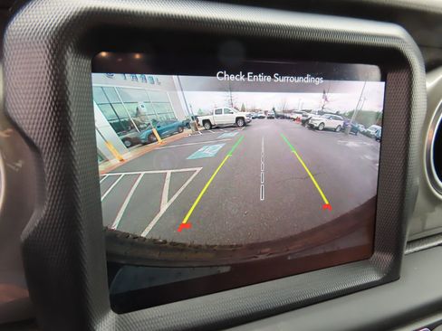 Used 2019 Jeep Wrangler Unlimited Sahara image 30