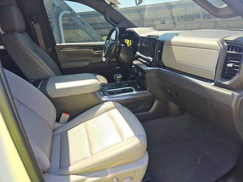 Used 2023 Chevrolet Silverado 1500 LTZ AWD/4WD image 8