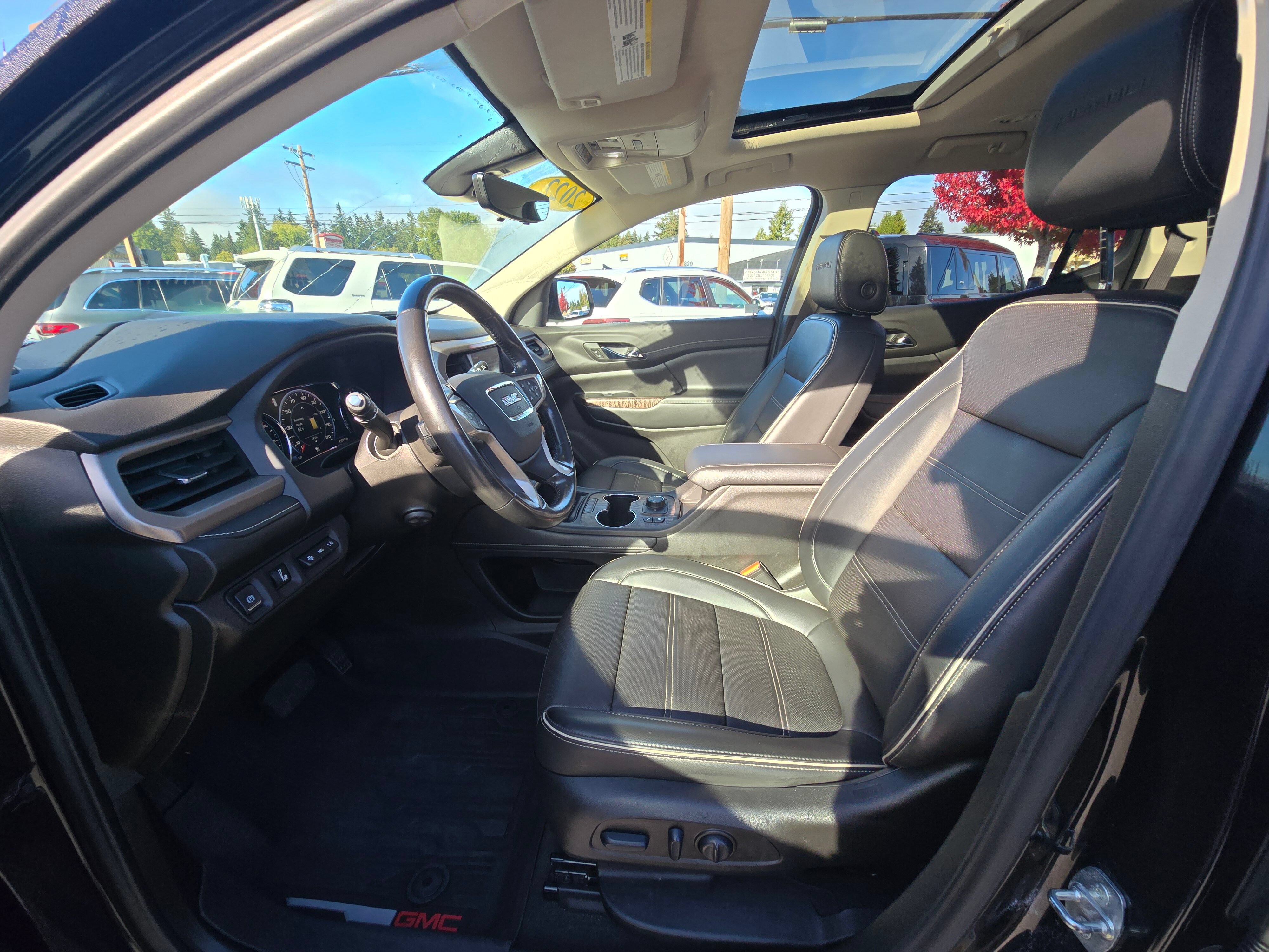 Used 2022 GMC Acadia Denali w/ Denali Ultimate Package AWD/4WD image 21